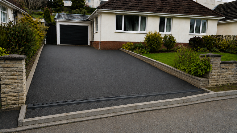 Finished South Devon tarmac driveway